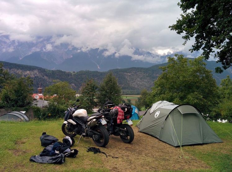 Stams Camping Eichenwald Zelt und Motorräder