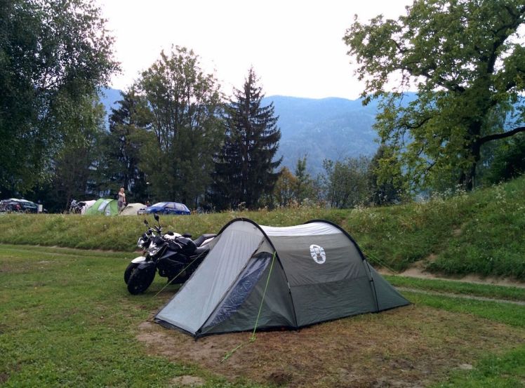 Ossiacher Seecamping Berghof Zelt und Motorräder
