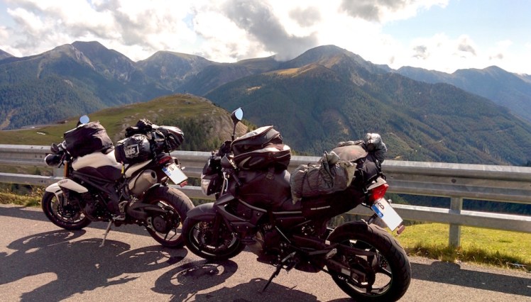 Nockalmstrase mit Motorrädern