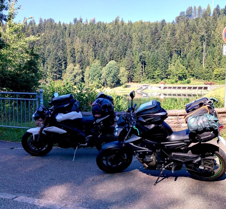 Nagoldtalsperre mit Motorrädern