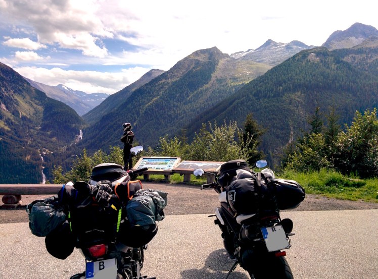 Grossglockner Hochalpenstraße Ausblick in Tal