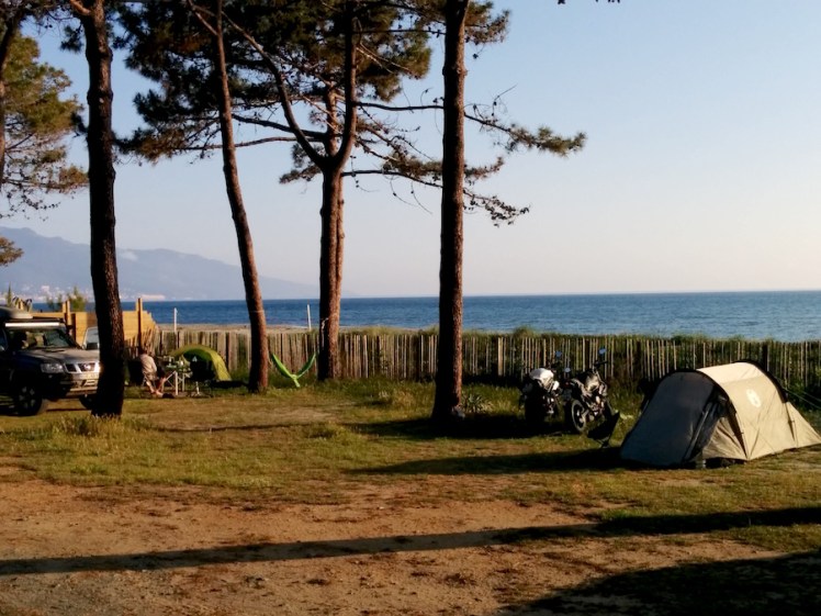 Camping San Damiano bei Tag Zelten direkt am Mittelmeer