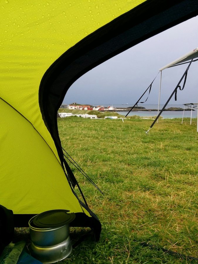 Ausblick aus dem Zelt - Regen