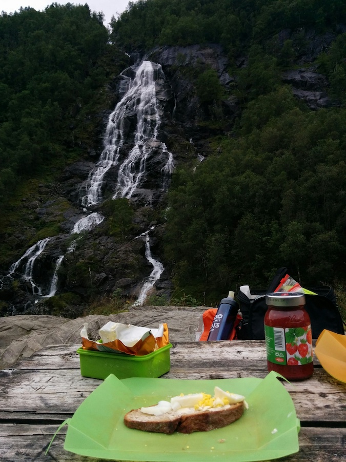 33_Frühstück Flesana Wasserfall